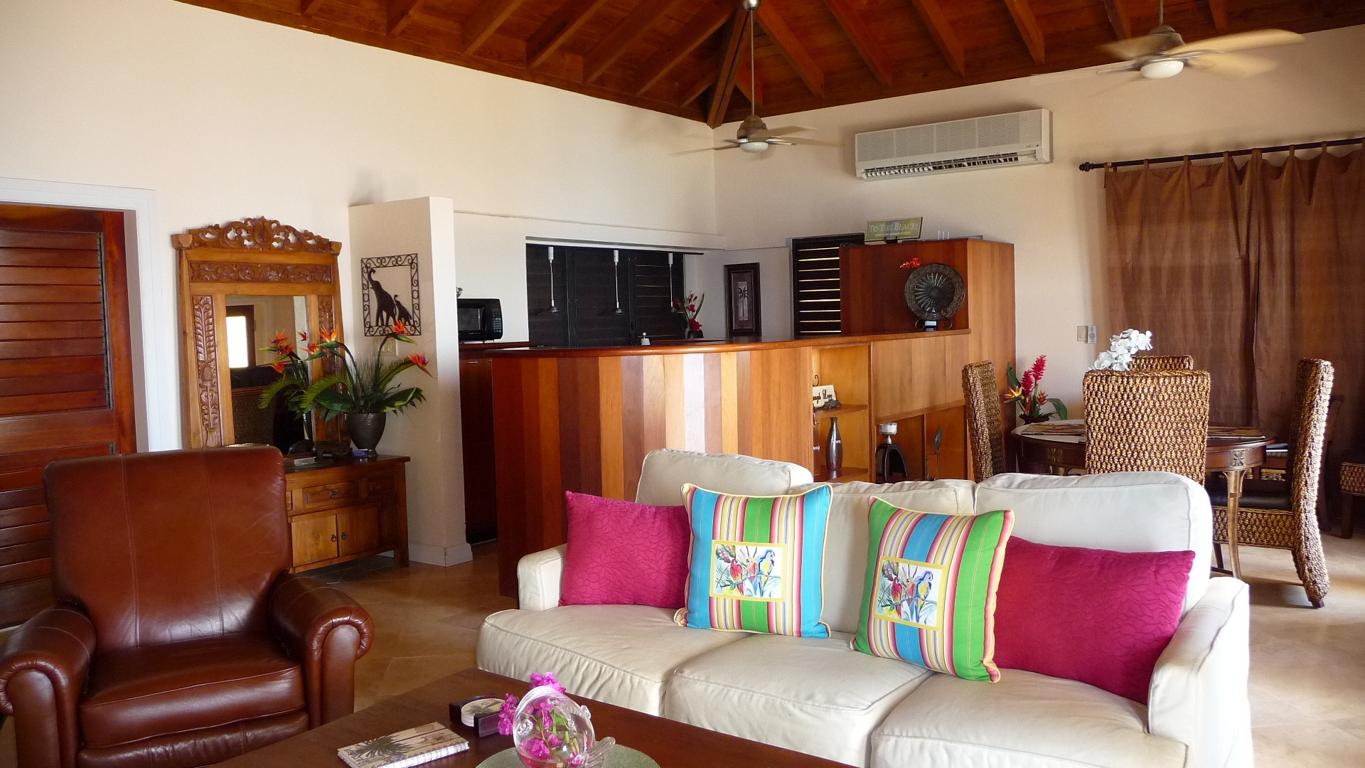Fully equipped with all the comforts of home with wonderful ocean views